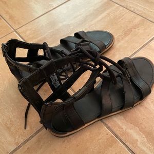 Sorel, size 9.  Used but in excellent condition.  These are so comfortable!